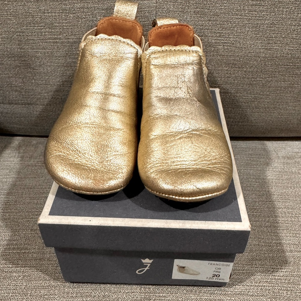 Jacadi gold toddler girl slip on shoes.  Beautiful!